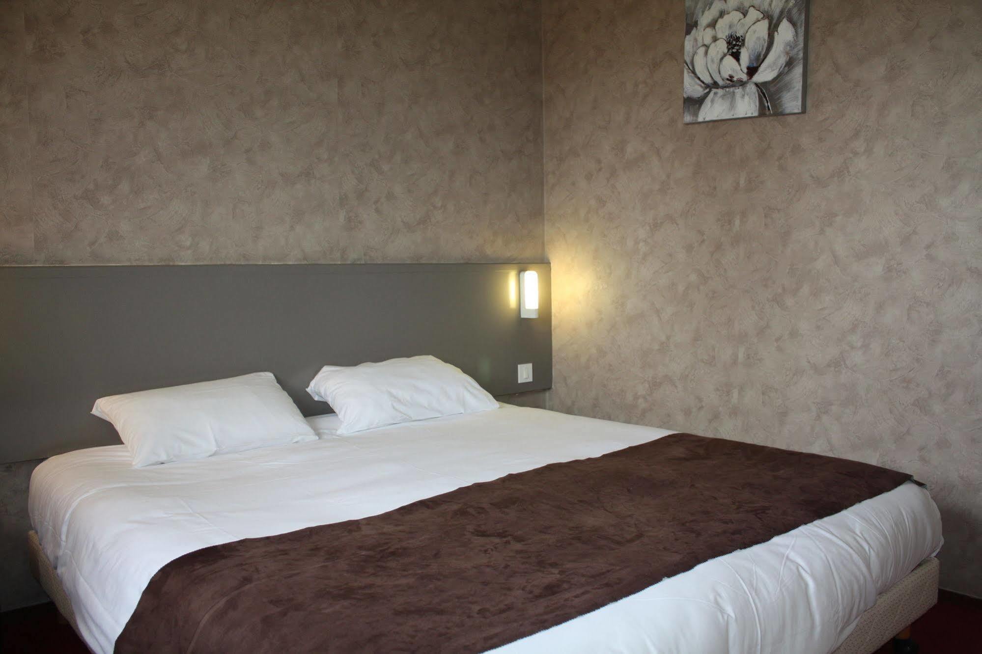 Brit Hotel Landivisiau Eksteriør billede