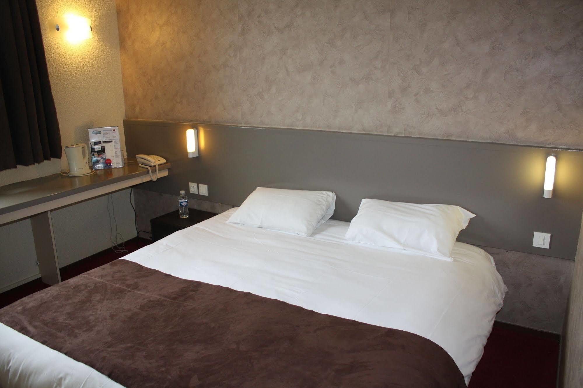 Brit Hotel Landivisiau Eksteriør billede